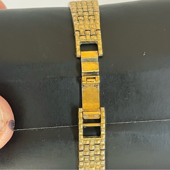 Wittnauer Romance Vintage Womens Gold Tone Watch Needs Battery - Picture 5 of 10